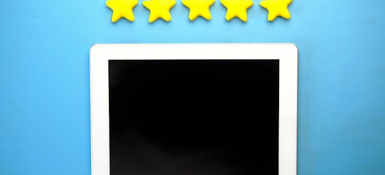 Recenzija.
